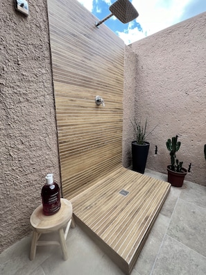 Dusche, Haartrockner, Bidet, Handtücher