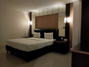Standard Double Room - Hotel O Hasma Jaya Syariah (Samalewa)