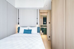 In-room safe, blackout curtains, iron/ironing board - TOWNPLACE WEST KOWLOON (Kowloon)