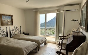 5 habitaciones, escritorio, wifi gratis y ropa de cama 