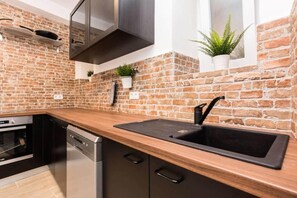 Mikrowelle, Ofen, Geschirrspüler, Wasserkocher