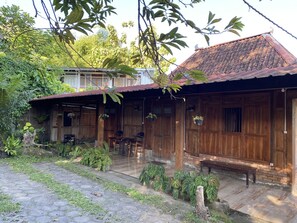 Pemandangan halaman dalam