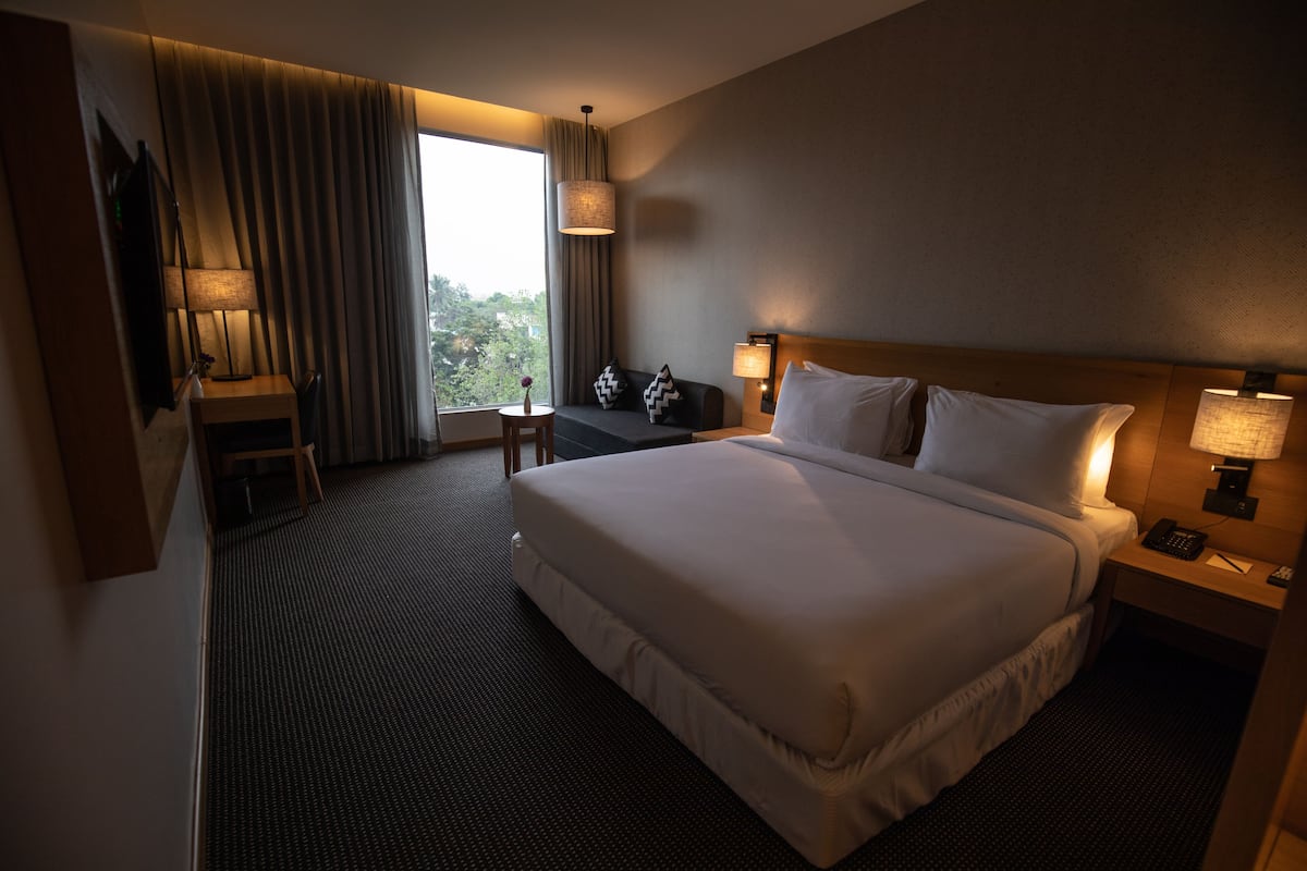 Premium bedding, minibar, in-room safe, desk