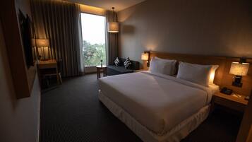 Premium bedding, minibar, in-room safe, desk