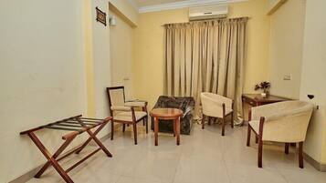 32-inch LED TV with satellite channels, TV