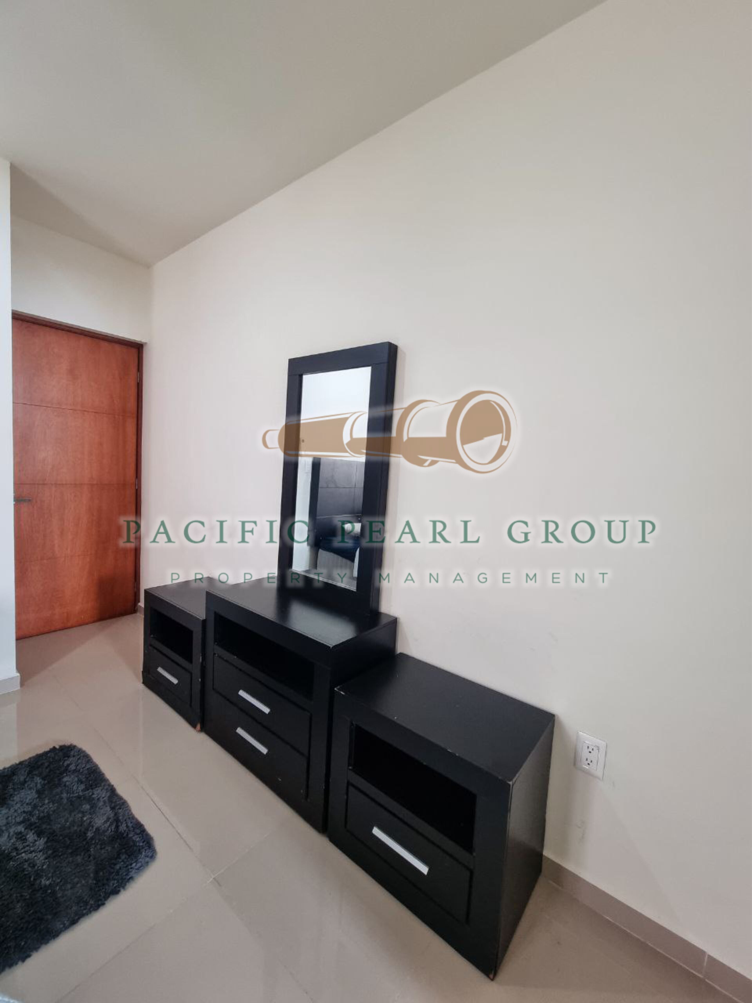 Cozy beach apartment with 24 Hour access Hot Tub!