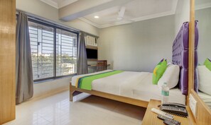 Desk, iron/ironing board, bed sheets - Itsy Hotels Cruz Royale Santacruz West (Mumbai)
