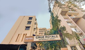 Exterior - Itsy Hotels Cruz Royale Santacruz West (Mumbai)
