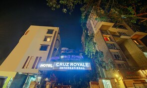 Exterior - Itsy Hotels Cruz Royale Santacruz West (Mumbai)
