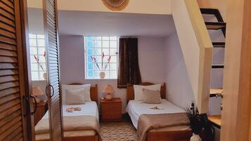 3 dormitoris, escriptori, planxa i posts de planxar i wifi gratuïta