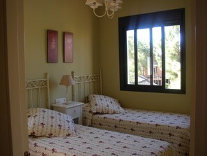 3 bedrooms, iron/ironing board, bed sheets