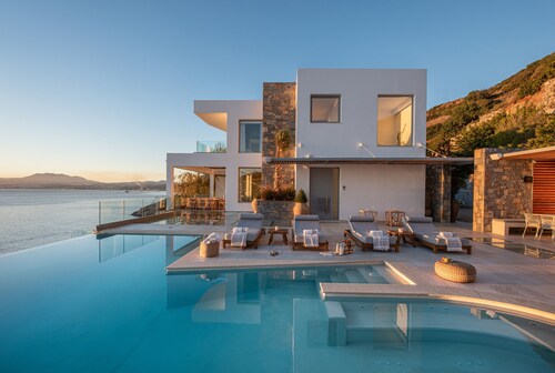 Lady Sea - 6 Bedroom Villa with Heated Pool & Private Beach Access