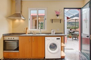 Fridge, microwave, oven, stovetop - Holiday Home 'São Vicente' with Mountain View, Terrace & Wi-Fi (São Vicente)