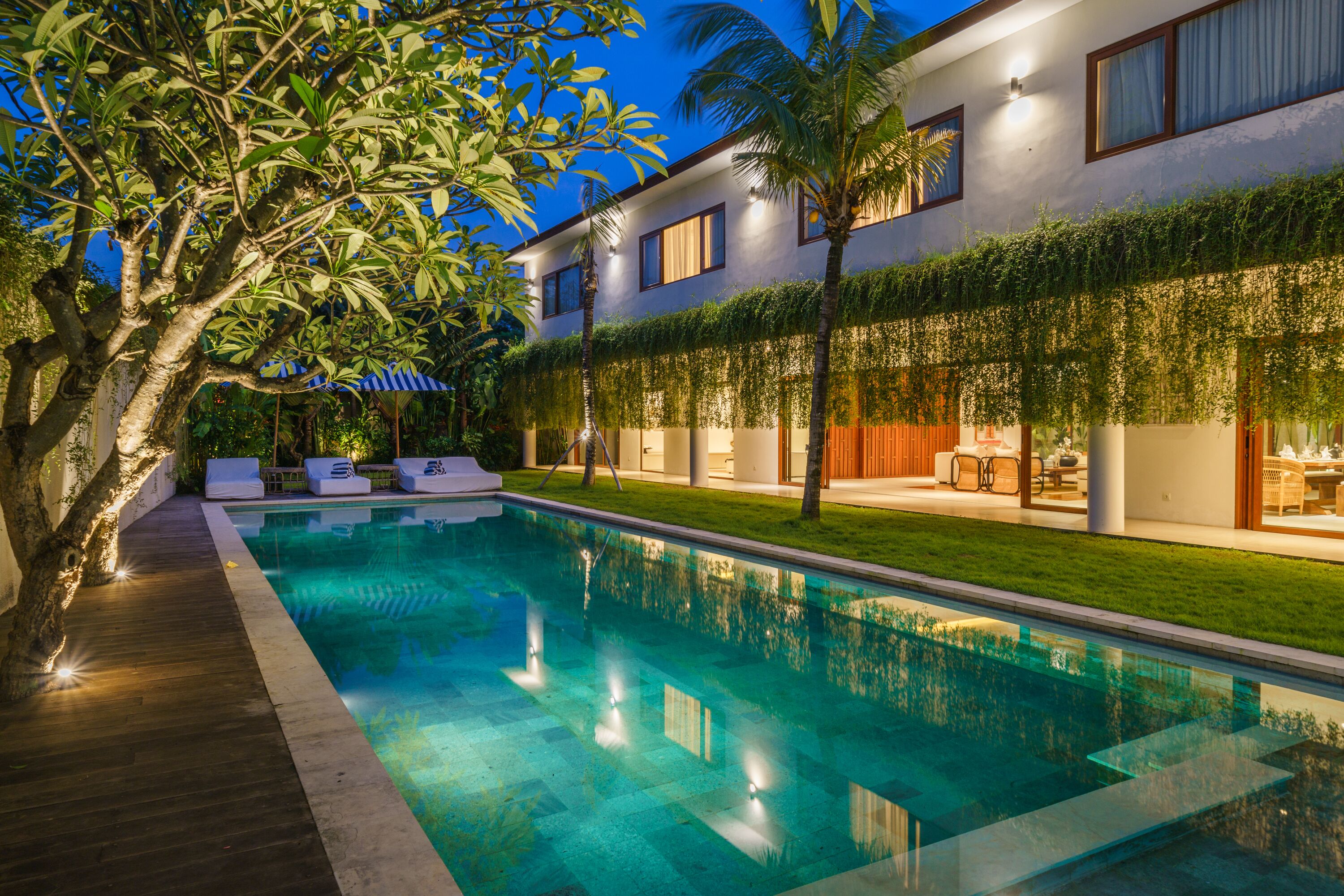 حمّام سباحة خارجي