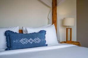 5 bedrooms, in-room safe, desk, free WiFi - Villa Charick  (Canggu)