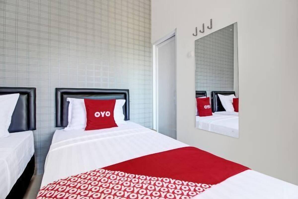 Laptop workspace, free WiFi, bed sheets