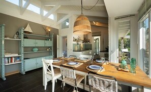 Dining - De Toekomst 16 quiet and privately situated near the North Sea (Ouddorp)