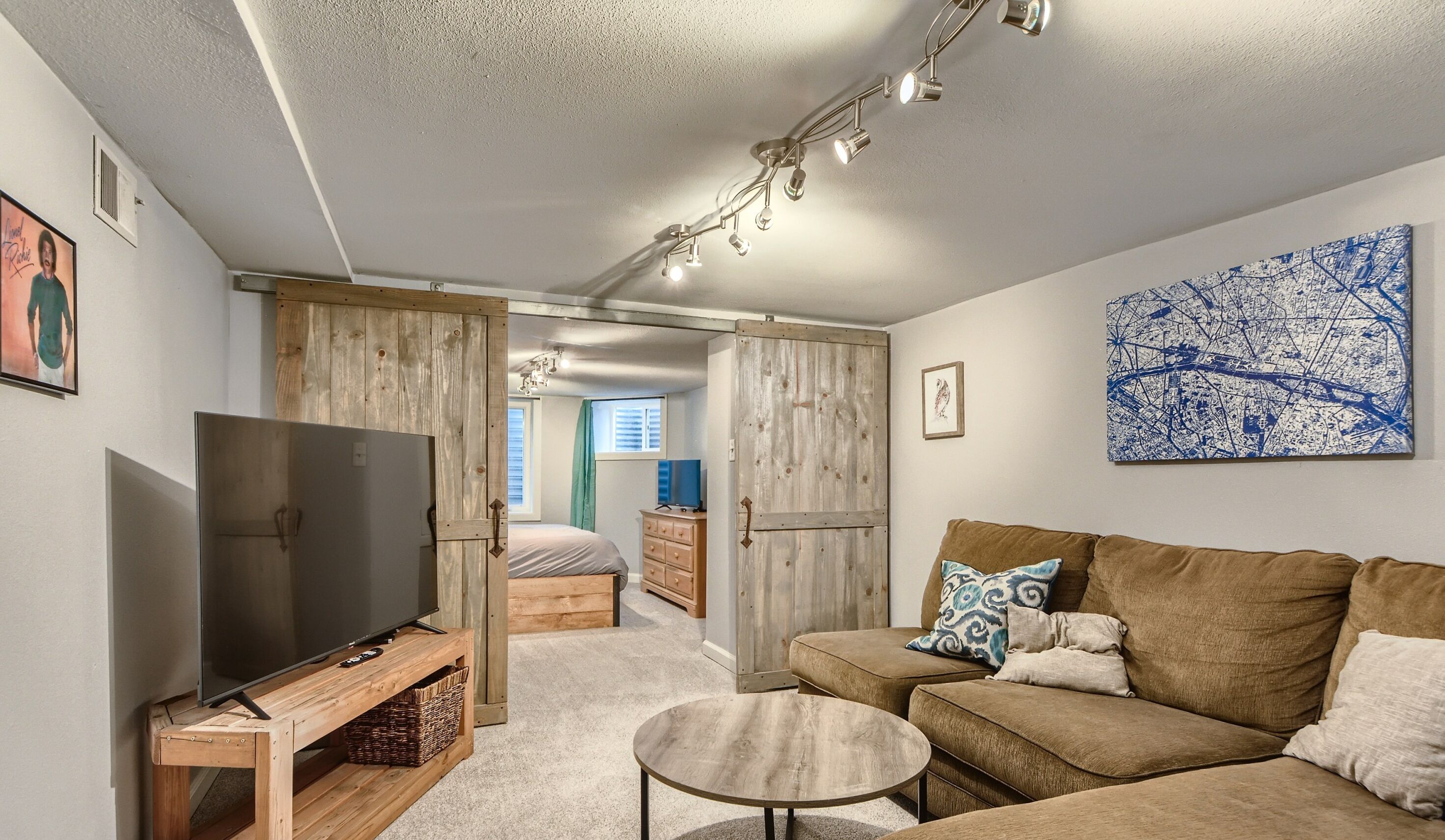 Restored Rustic • Shared Firepit, Hot Tub & Yard