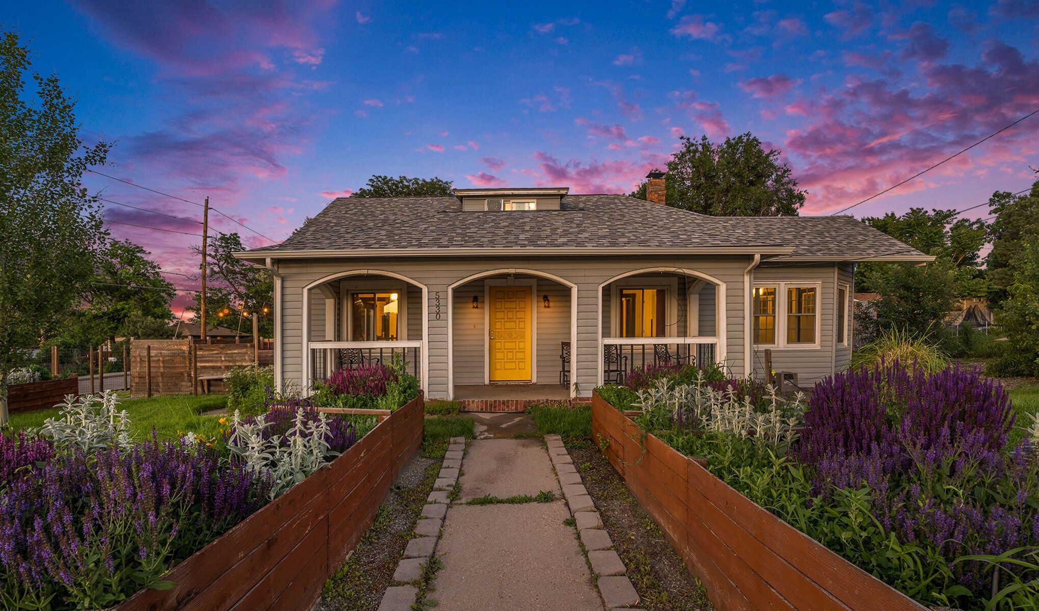 Country-Style Charm • Shared Yard & Firepit