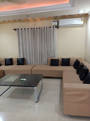 Smart TV - Luxurious 4 Bedroom Entire Apartment (Hyderabad)