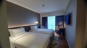 Deluxe Twin Room | Bed sheets - Capital O 950 Acqua Novotel Tower (Mandaluyong)