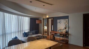 Economy Studio Suite | Living area | 32-inch flat-screen TV with cable channels, TV - Capital O 950 Acqua Novotel Tower (Mandaluyong)