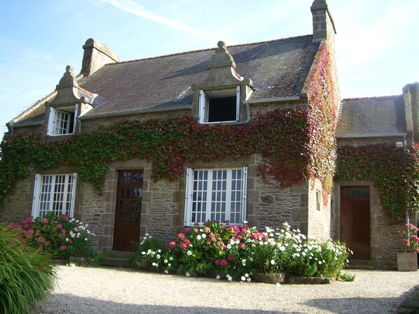 Exterior - Jolie Maison Bretonne (Kersaint en Landunvez)