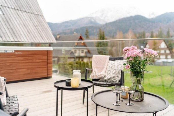 Biệt thự có thiết kế đặc trưng | Hiên