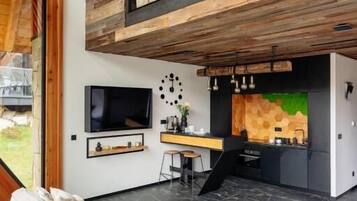 Villa – signature | Eget tekjøkken | Kjøleskap, kokeplater, kaffetrakter/tekoker og vannkoker