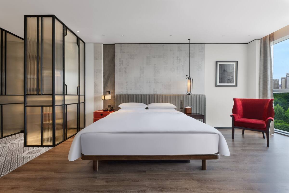 Habitación estándar doble, 1 habitación, no fumadores, vistas a la ciudad | Ropa de cama de alta calidad y edredones de plumas