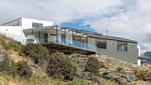 Exterior - Red Deer Rise | Sun Soaked | BBQ | Outdoor Heating | (Queenstown)