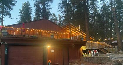 Mountain Cabin walking distance to Park and Brewery. Level off street parking.