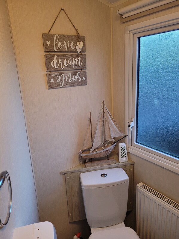 Cabin, Multiple Beds | Bathroom | Shower - Charming 4-bed Static Caravan in Clacton-on-sea (Clacton-on-Sea)