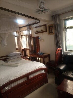 Habitación estándar con 2 camas individuales | Escritorio, espacio para trabajar con laptop y wifi gratis