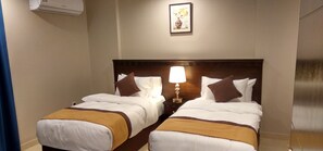 Deluxe Room | Egyptian cotton sheets, premium bedding, pillowtop beds, in-room safe - Yan Apartments Hotel  (Jeddah)