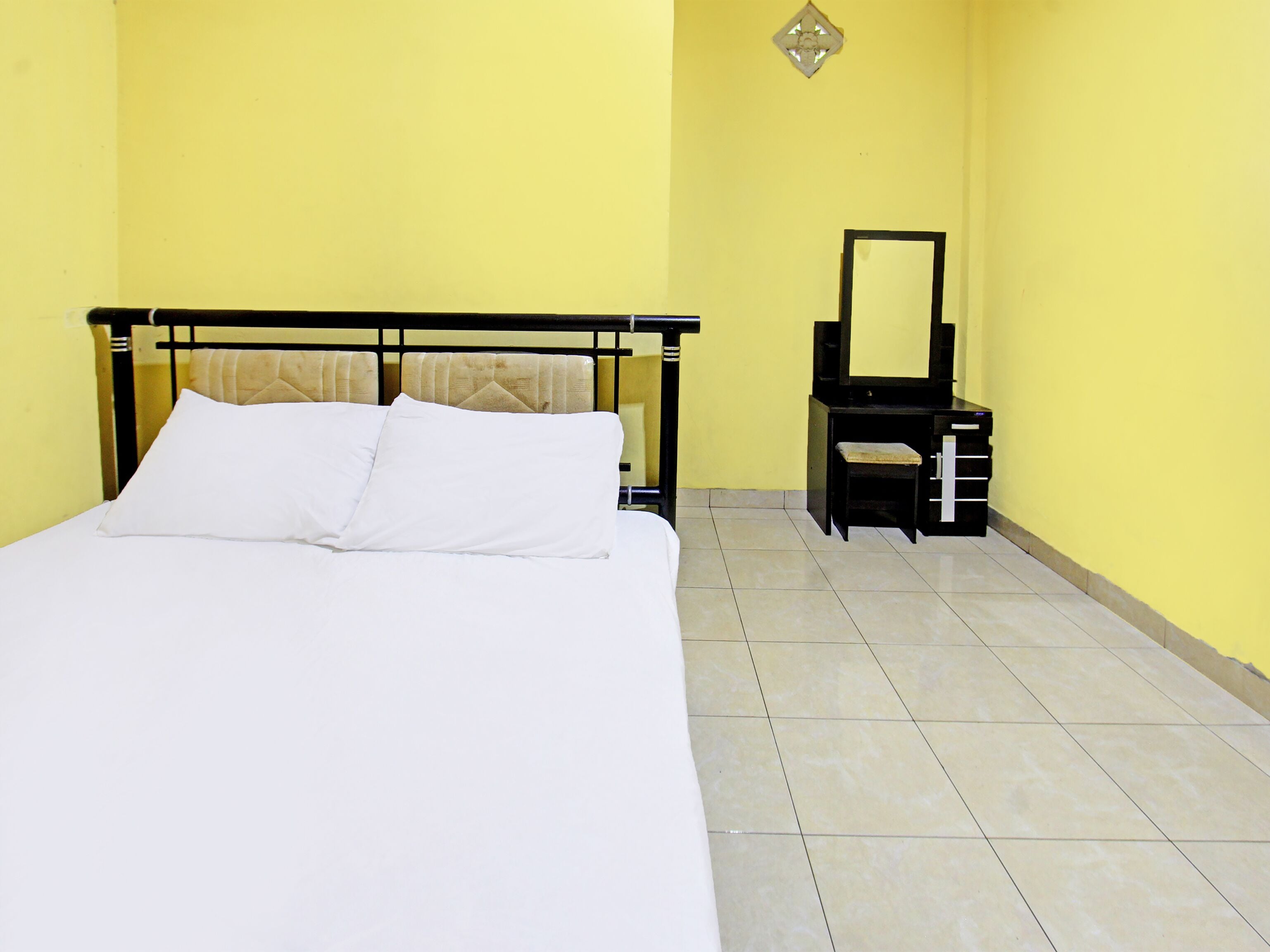 Quarto casal econômico | Wi-Fi de cortesia, roupa de cama