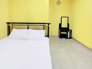 Free WiFi, bed sheets - Hotel O Kos Agi Mataram Near Masjid Hissoh Al-Faham (Mataram)