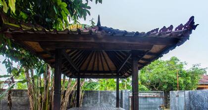 SPOT ON 92420 Kos Agi Mataram Near Masjid Hissoh Al-Faham