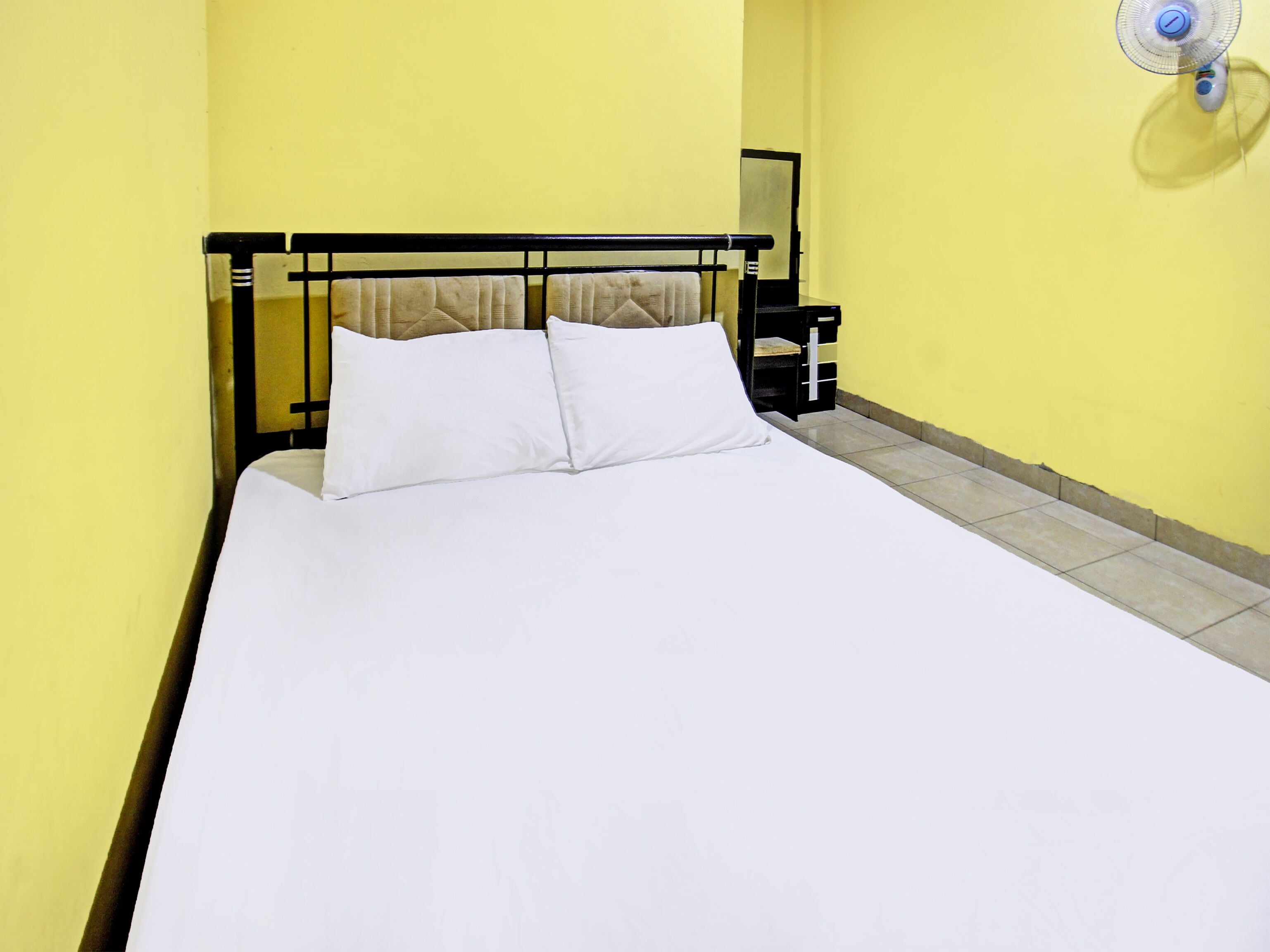 Free WiFi, bed sheets