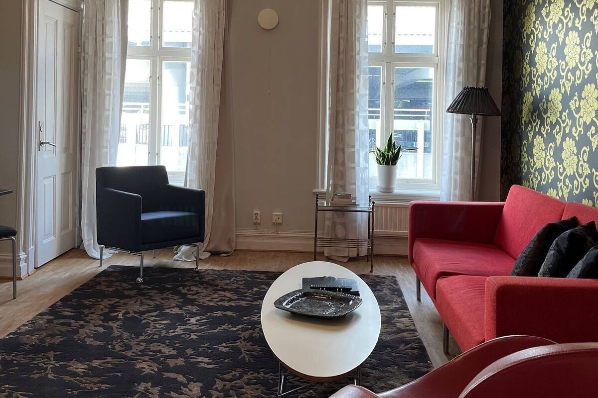 Studio – standard | Oppholdsområde | En 55-tommers smart-TV med kabel-kanaler samt Netflix