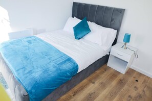 Apartment, Multiple Beds | 2 bedrooms, iron/ironing board, free WiFi, bed sheets - Cosy 2-bed Apartment in London (London)
