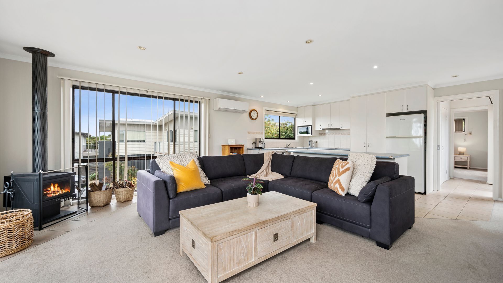 Tv, eldstad och tv-spel