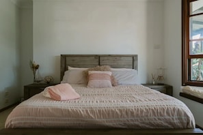 5 dormitorios, tabla de planchar con plancha, cuna de viaje