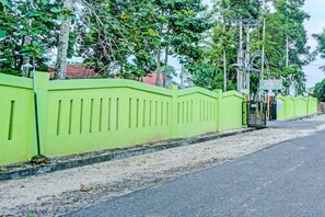 Exterior - OYO 92405 Evergreen Hotel & Resto Near GARDU INDUK MUARA DUA (Sukajaya)