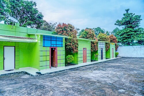 OYO 92405 Evergreen Hotel & Resto Near GARDU INDUK MUARA DUA