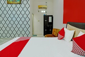 Deluxe Suite | View from room - OYO 92405 Evergreen Hotel & Resto Near GARDU INDUK MUARA DUA (Sukajaya)