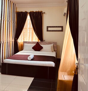 Habitación básica | Colchones con acolchado adicional, wifi gratis, ropa de cama