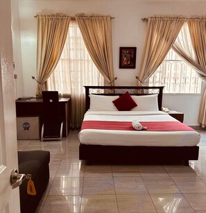 Luxury Room - BATES GARDEN GUEST HOUSE (Lekki)