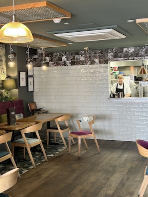 Restaurant - Rooms at 73  (Waterlooville)