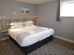Deluxe Room | 1 bedroom, Egyptian cotton sheets, premium bedding - Rooms at 73  (Waterlooville)